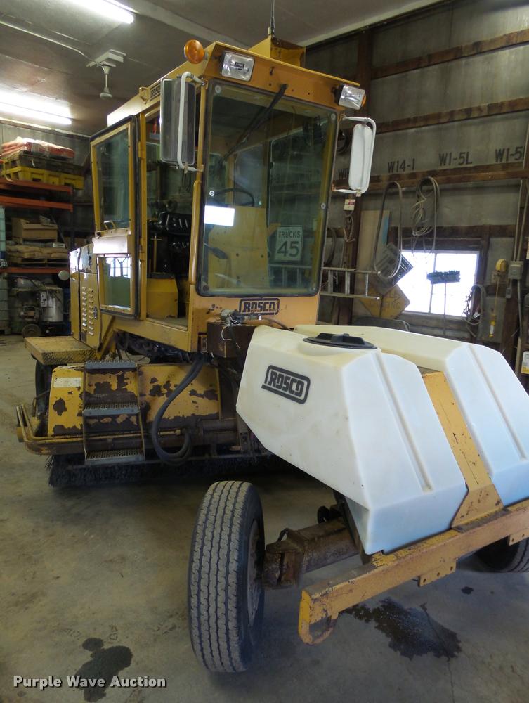 image for item AL9026 2001 Rosco RB-48 broom