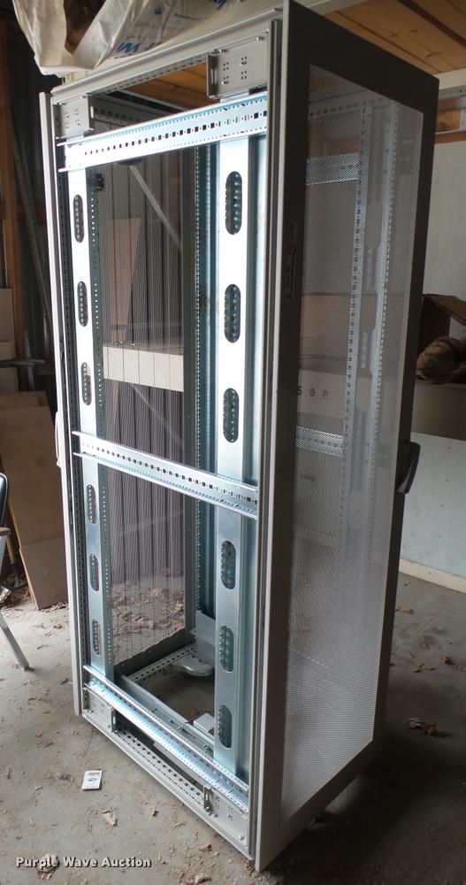 image for item CB9625 Compaq server rack