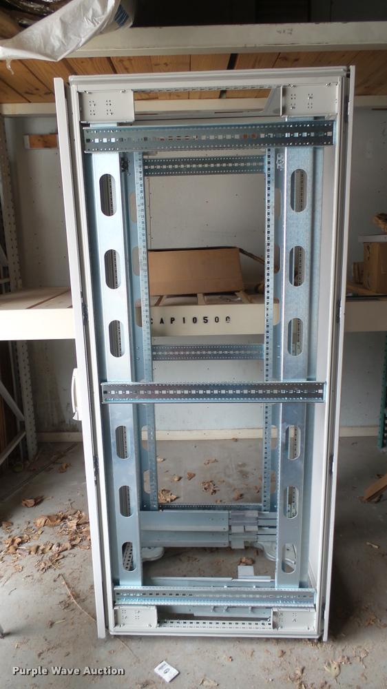 image for item CB9625 Compaq server rack