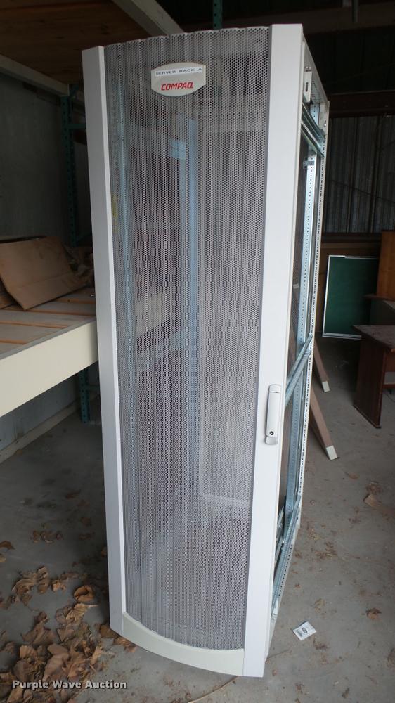 image for item CB9625 Compaq server rack