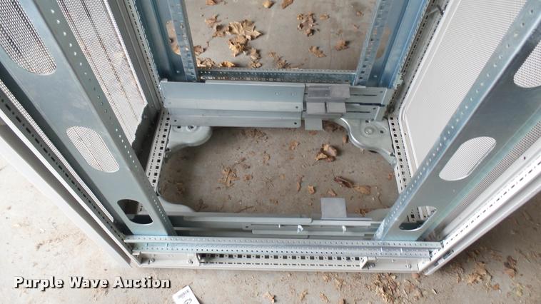 image for item CB9625 Compaq server rack