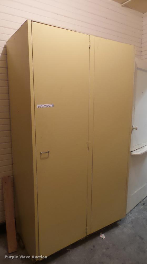 image for item CB9675 (2) cabinets