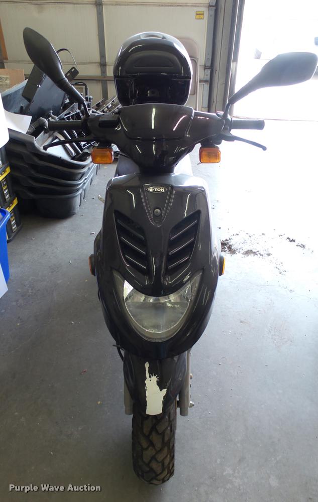 image for item CB9684 2005 Sanyco E-Ton moped