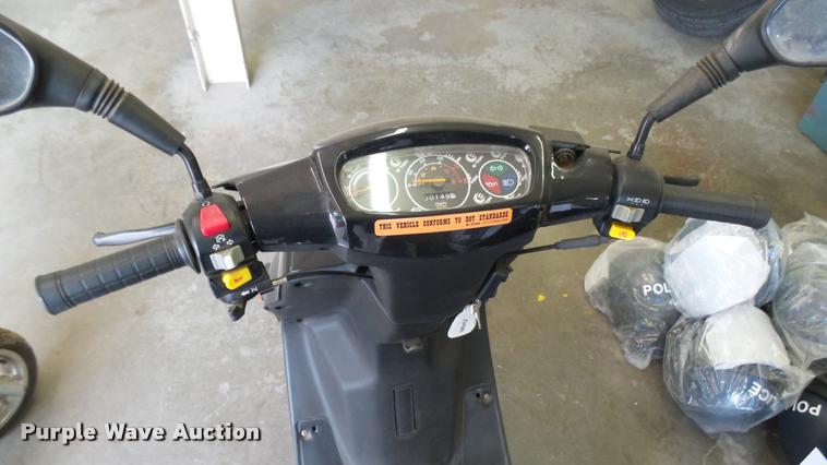 image for item CB9684 2005 Sanyco E-Ton moped