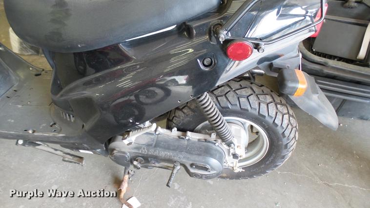 image for item CB9684 2005 Sanyco E-Ton moped