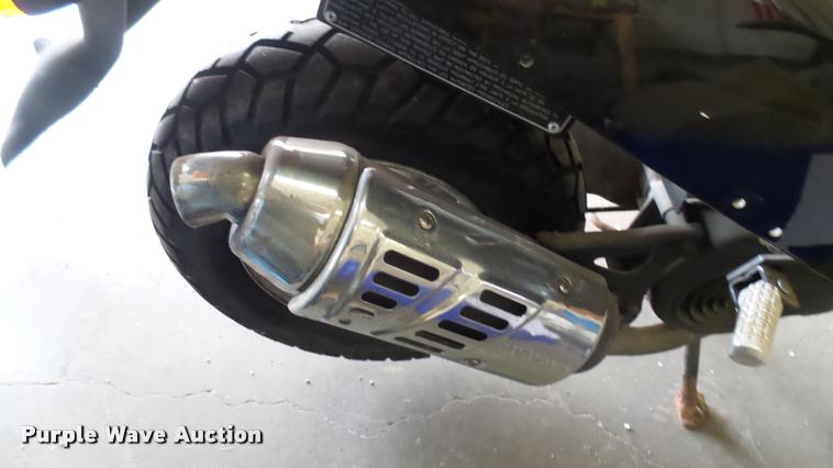 image for item CB9684 2005 Sanyco E-Ton moped