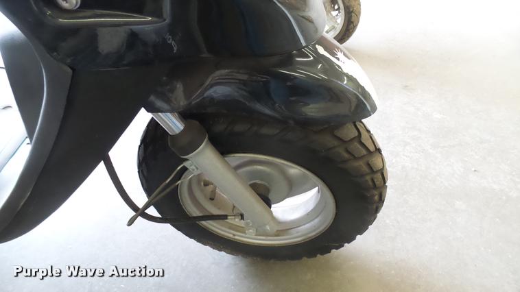 image for item CB9684 2005 Sanyco E-Ton moped