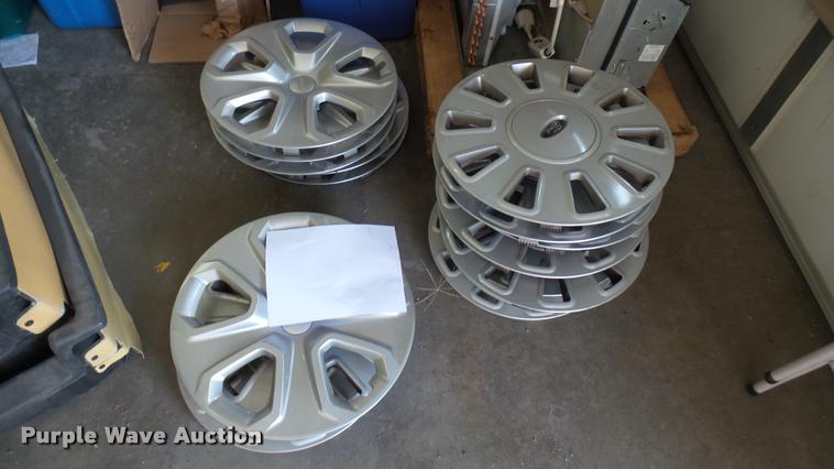 image for item CB9694 (15) Ford Crown Victoria wheel covers