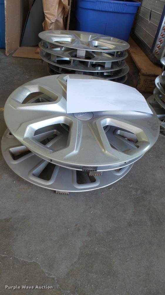 image for item CB9694 (15) Ford Crown Victoria wheel covers