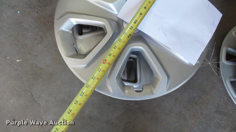 image for item CB9694 (15) Ford Crown Victoria wheel covers