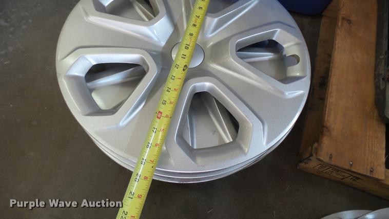 image for item CB9694 (15) Ford Crown Victoria wheel covers