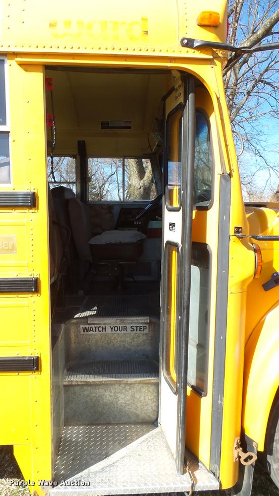 image for item DA0416 1992 International 3700 school bus