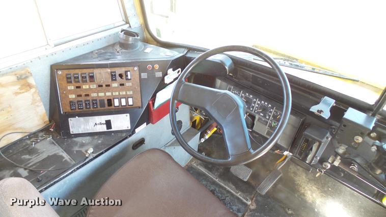 image for item DA0416 1992 International 3700 school bus