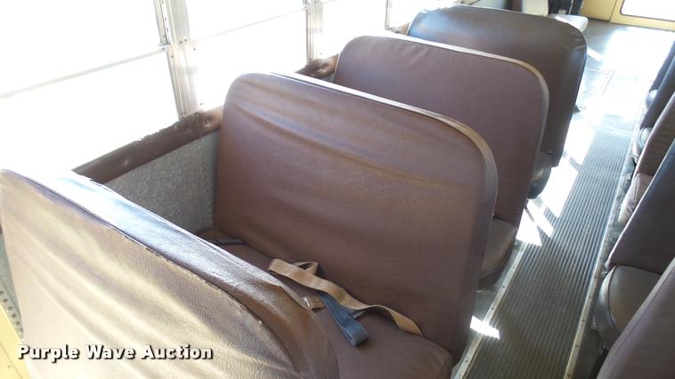 image for item DA0416 1992 International 3700 school bus