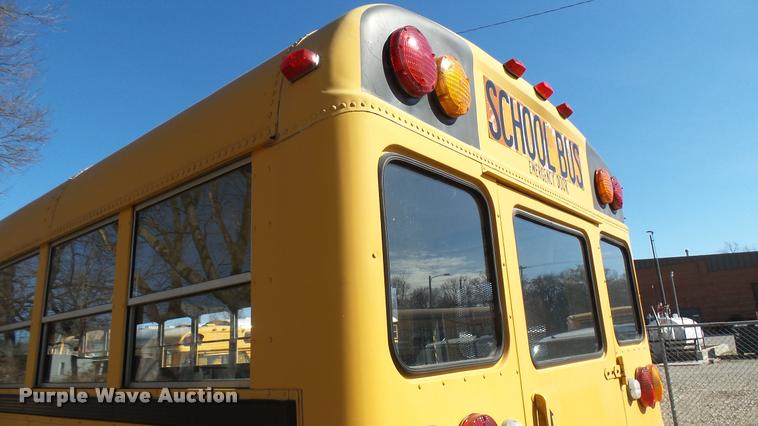 image for item DA0416 1992 International 3700 school bus