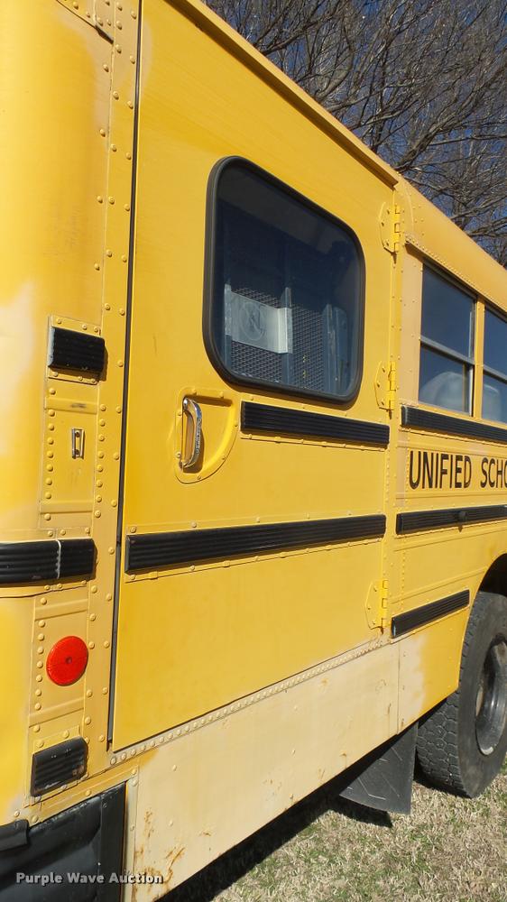 image for item DA0416 1992 International 3700 school bus