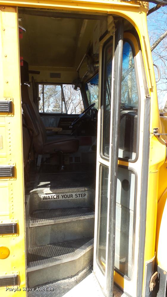 image for item DA0417 1992 International 3800 school bus