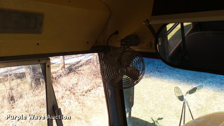 image for item DA0417 1992 International 3800 school bus