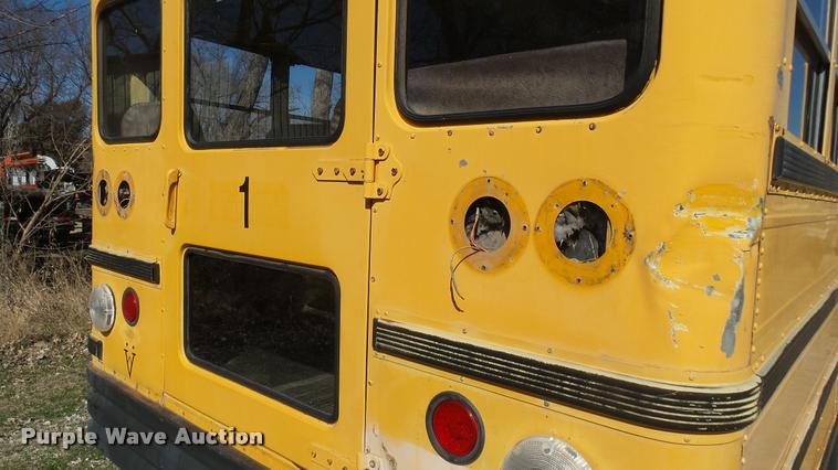 image for item DA0417 1992 International 3800 school bus