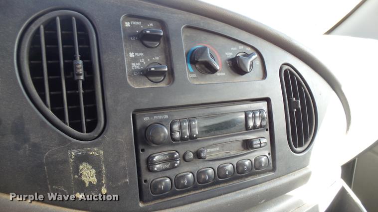 image for item DA0420 1998 Ford Club Wagon van