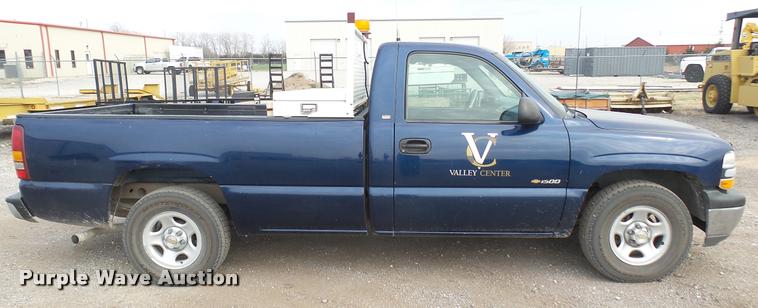 image for item DA0449 2002 Chevrolet Silverado 1500 pickup truck