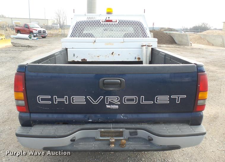 image for item DA0449 2002 Chevrolet Silverado 1500 pickup truck