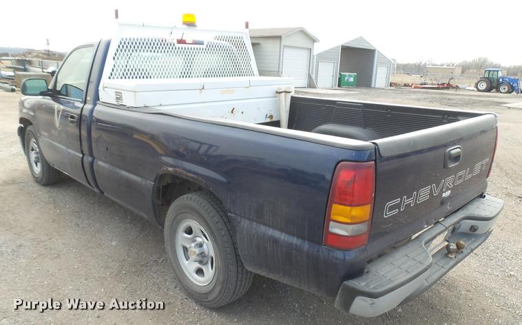 image for item DA0449 2002 Chevrolet Silverado 1500 pickup truck
