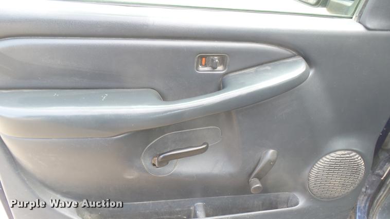 image for item DA0449 2002 Chevrolet Silverado 1500 pickup truck