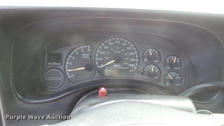 image for item DA0449 2002 Chevrolet Silverado 1500 pickup truck