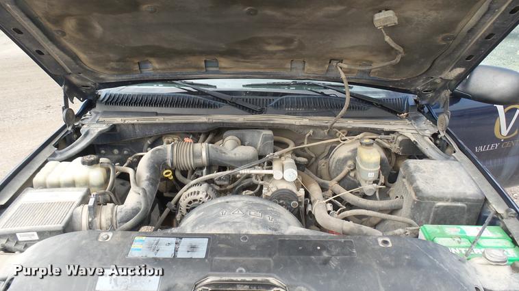 image for item DA0449 2002 Chevrolet Silverado 1500 pickup truck