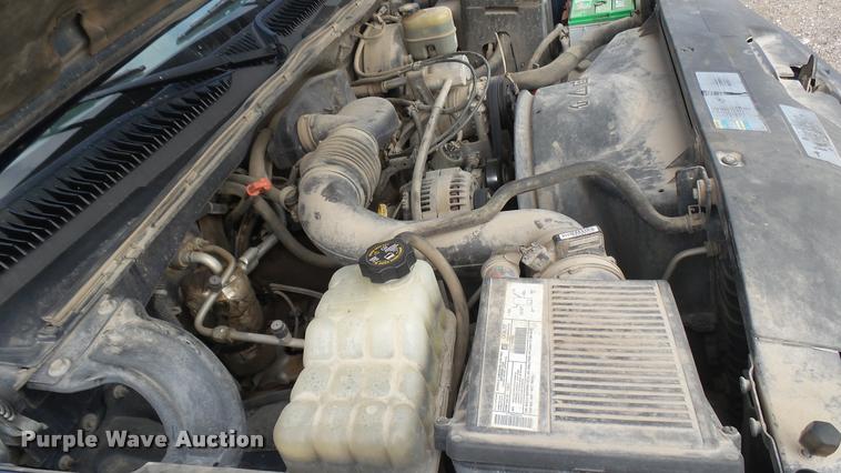 image for item DA0449 2002 Chevrolet Silverado 1500 pickup truck