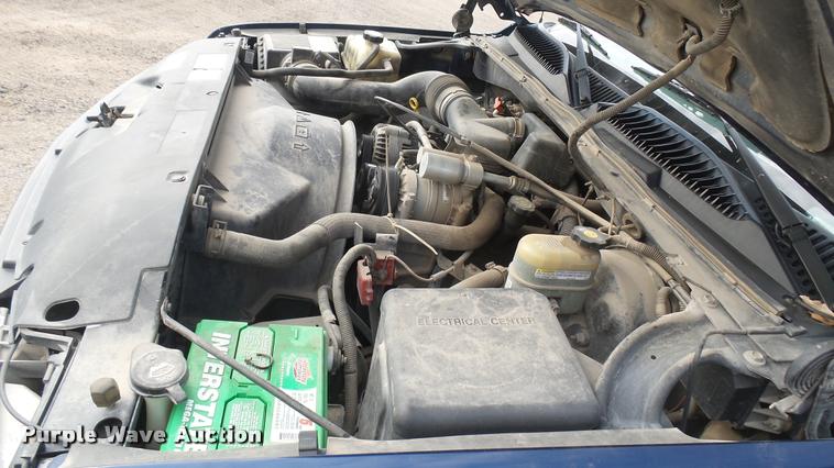 image for item DA0449 2002 Chevrolet Silverado 1500 pickup truck