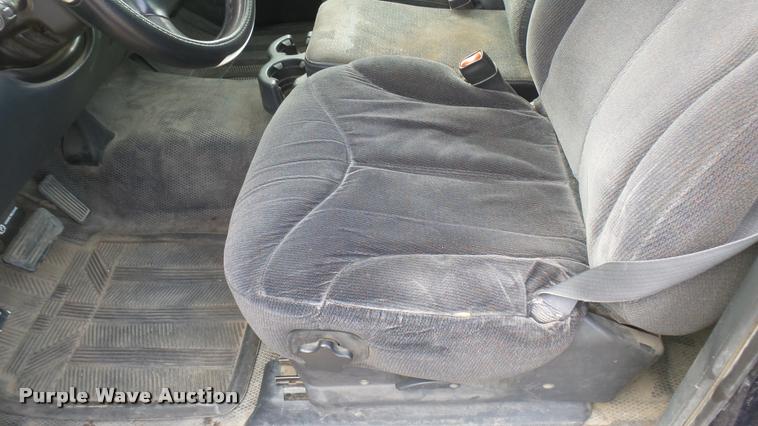 image for item DA0449 2002 Chevrolet Silverado 1500 pickup truck