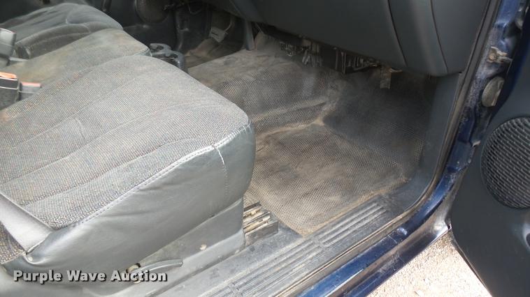 image for item DA0449 2002 Chevrolet Silverado 1500 pickup truck