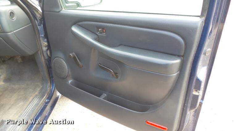 image for item DA0449 2002 Chevrolet Silverado 1500 pickup truck