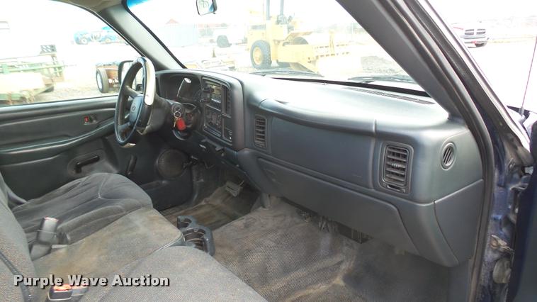 image for item DA0449 2002 Chevrolet Silverado 1500 pickup truck