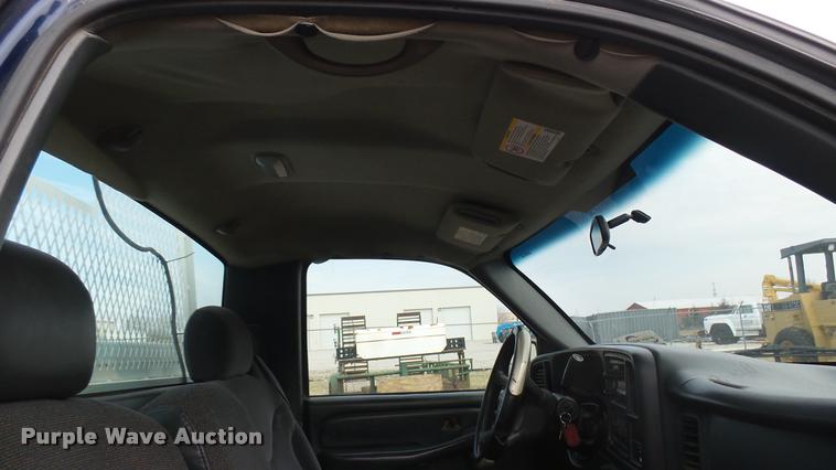 image for item DA0449 2002 Chevrolet Silverado 1500 pickup truck