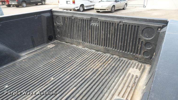 image for item DA0449 2002 Chevrolet Silverado 1500 pickup truck