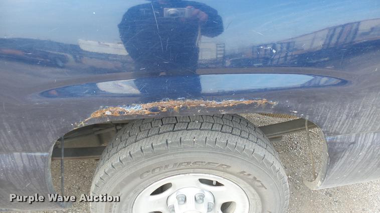 image for item DA0449 2002 Chevrolet Silverado 1500 pickup truck