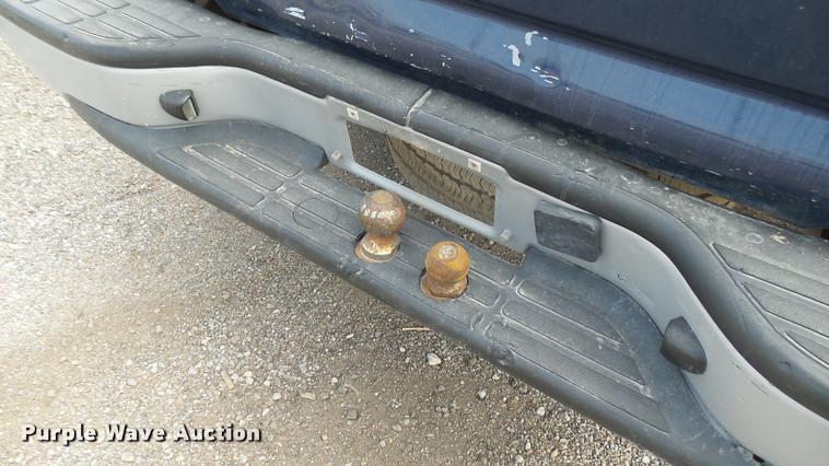 image for item DA0449 2002 Chevrolet Silverado 1500 pickup truck