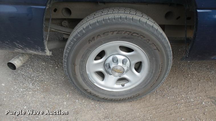 image for item DA0449 2002 Chevrolet Silverado 1500 pickup truck