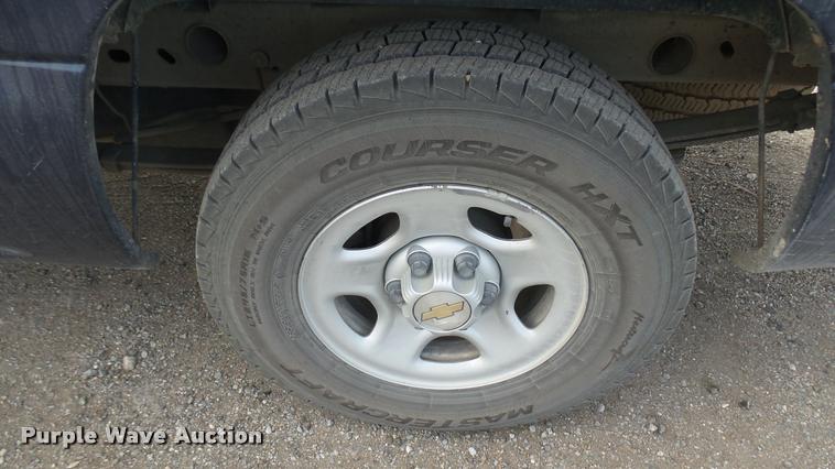 image for item DA0449 2002 Chevrolet Silverado 1500 pickup truck