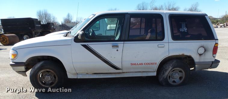 image for item DA2588 1995 Ford Explorer SUV