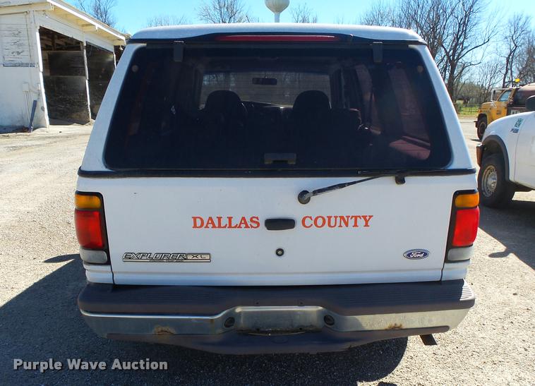 image for item DA2588 1995 Ford Explorer SUV