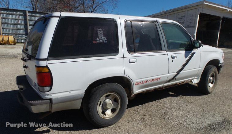 image for item DA2588 1995 Ford Explorer SUV