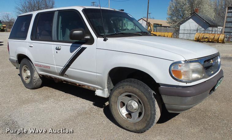 image for item DA2588 1995 Ford Explorer SUV