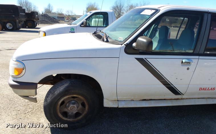 image for item DA2588 1995 Ford Explorer SUV