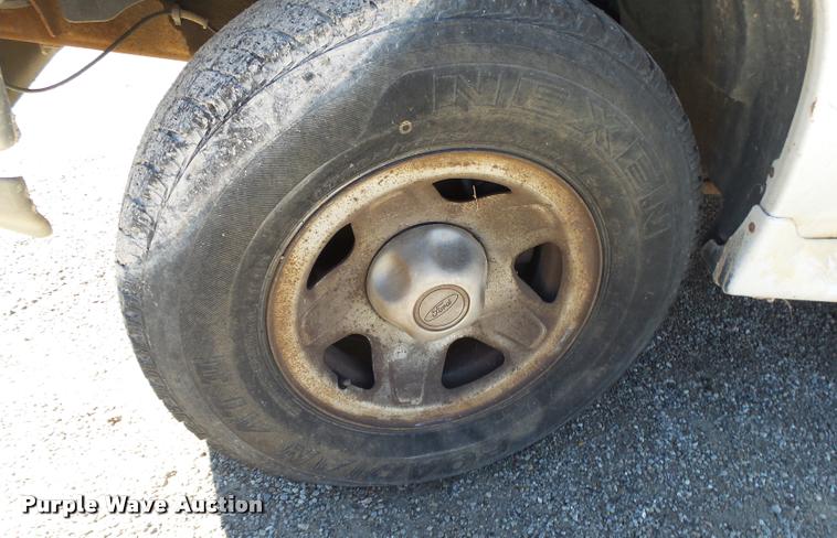 image for item DA2588 1995 Ford Explorer SUV