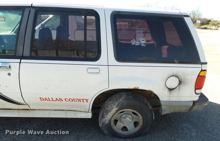 image for item DA2588 1995 Ford Explorer SUV