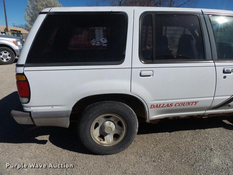image for item DA2588 1995 Ford Explorer SUV